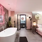 [jacuzzi - Centro Storico] La Goccia Di S.gennaro Appartamento
