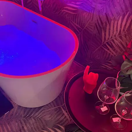 Jacuzzi - Centro Storico La Goccia Di S.gennaro Apartman