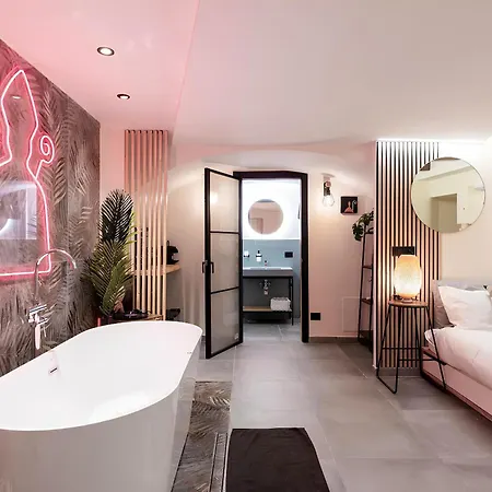 Jacuzzi - Centro Storico La Goccia Di S.gennaro Apartman
